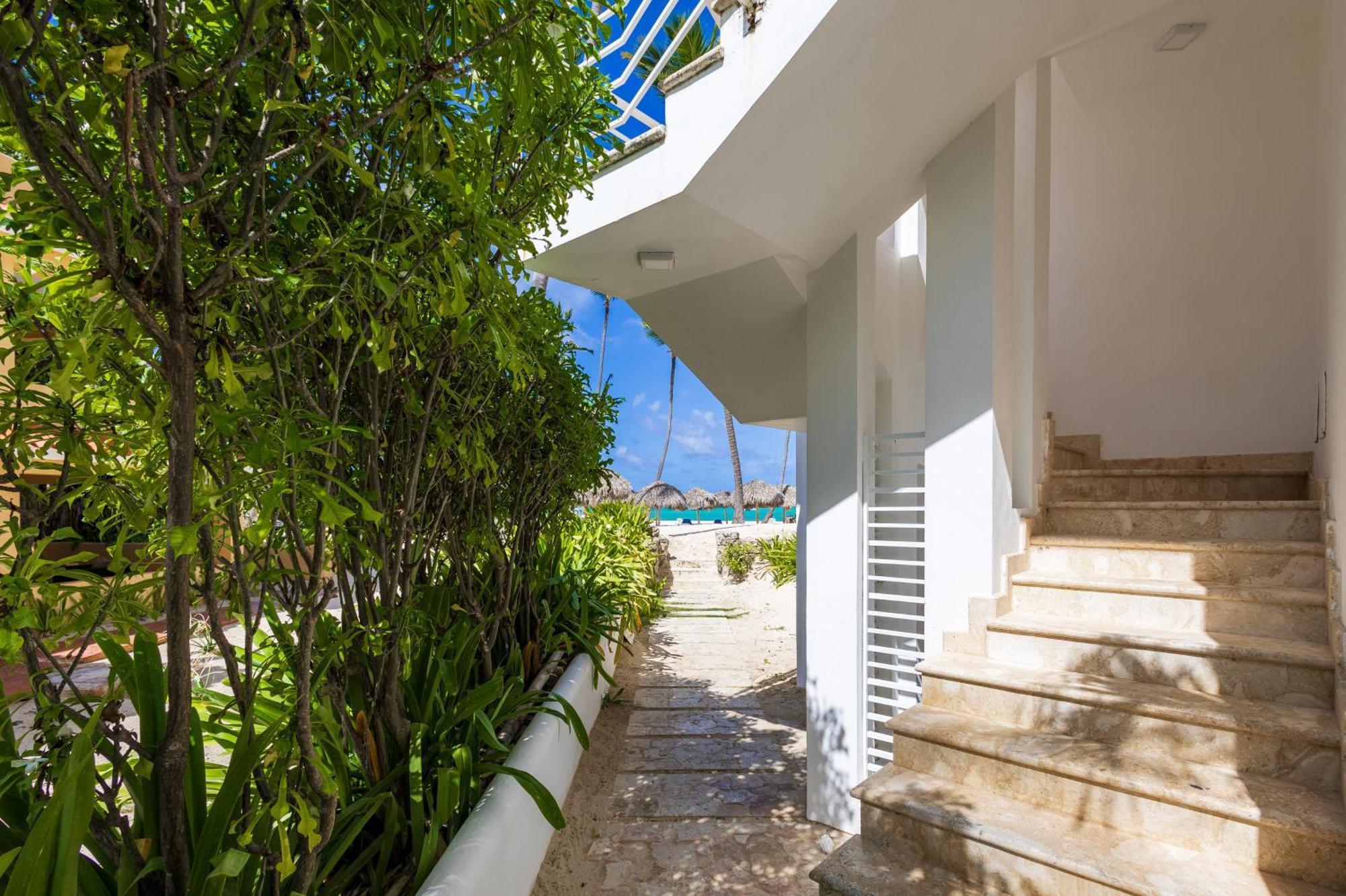 Prime Ocean View Punta Cana Apartments - 3-Bedroom Getaway With Private Terrace On Bavaro Beach Экстерьер фото